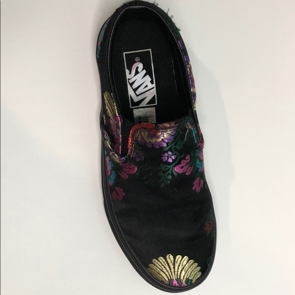 Vans - Picture 6 of 9